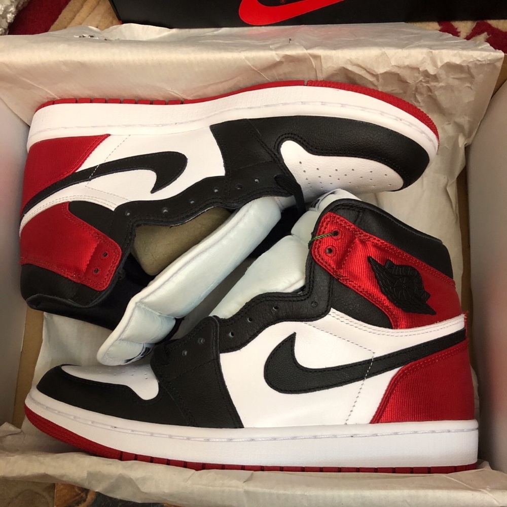 Air Jordan 1 ‘Satin Black Toe’ - Picture 1 of 6